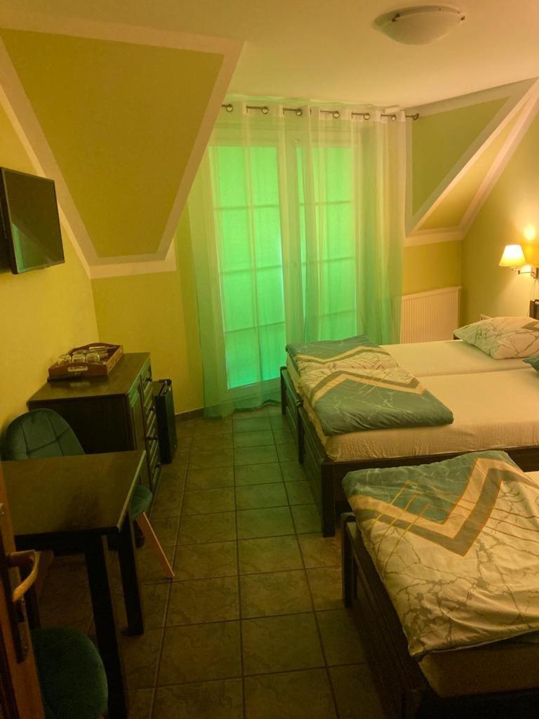 Pod Delfinem Rewal Apartment Exterior foto
