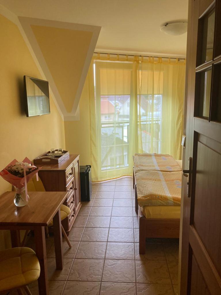 Pod Delfinem Rewal Apartment Exterior foto