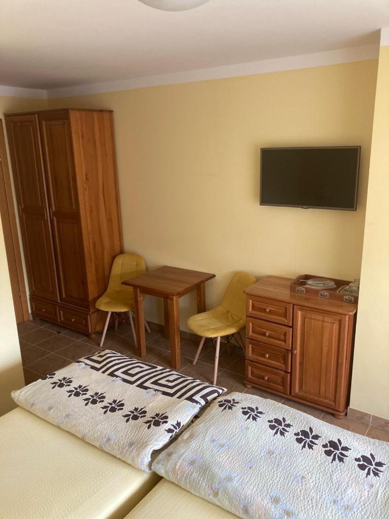 Pod Delfinem Rewal Apartment Exterior foto